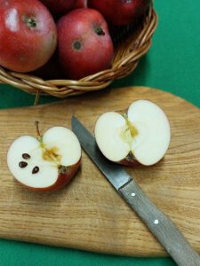 halbierte Äpfel