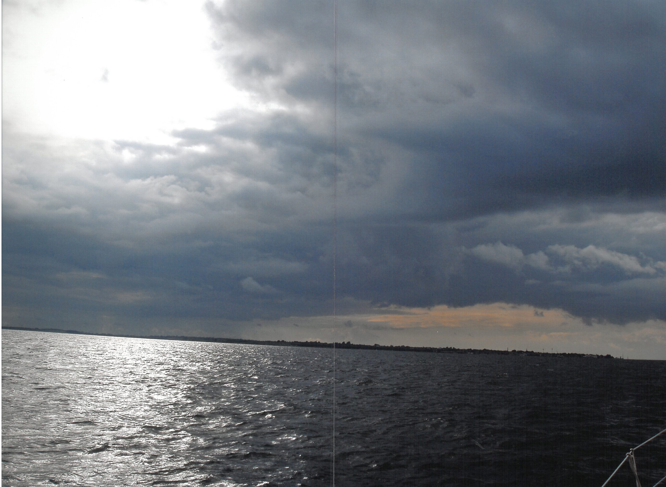 Sturm in Sicht - Meer und dunkle Wolken